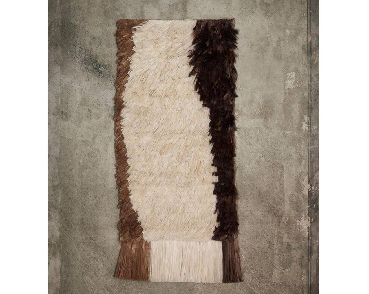 Edge-Wall-Rug-Off-whiteCoffee